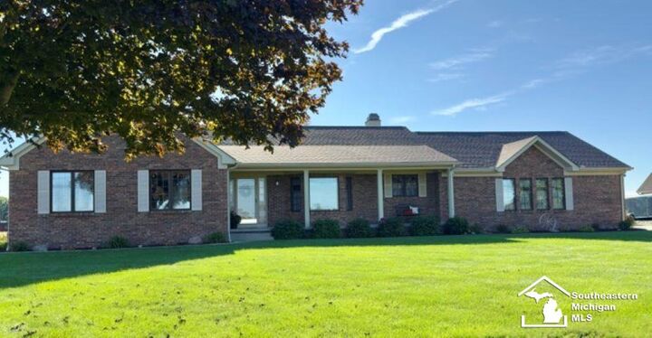 Property Photo:  8940 S Dixie Highway  MI 48133 