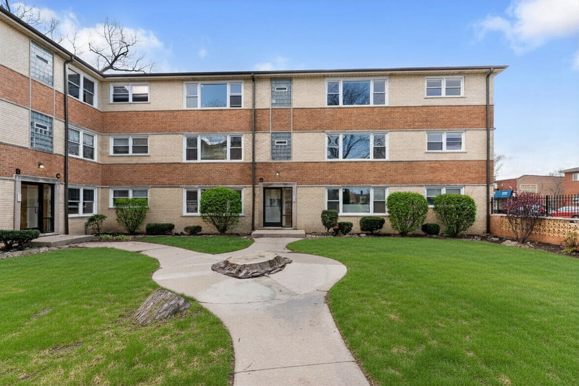 Property Photo: 7900 S Merrill Avenue 2E IL 60649