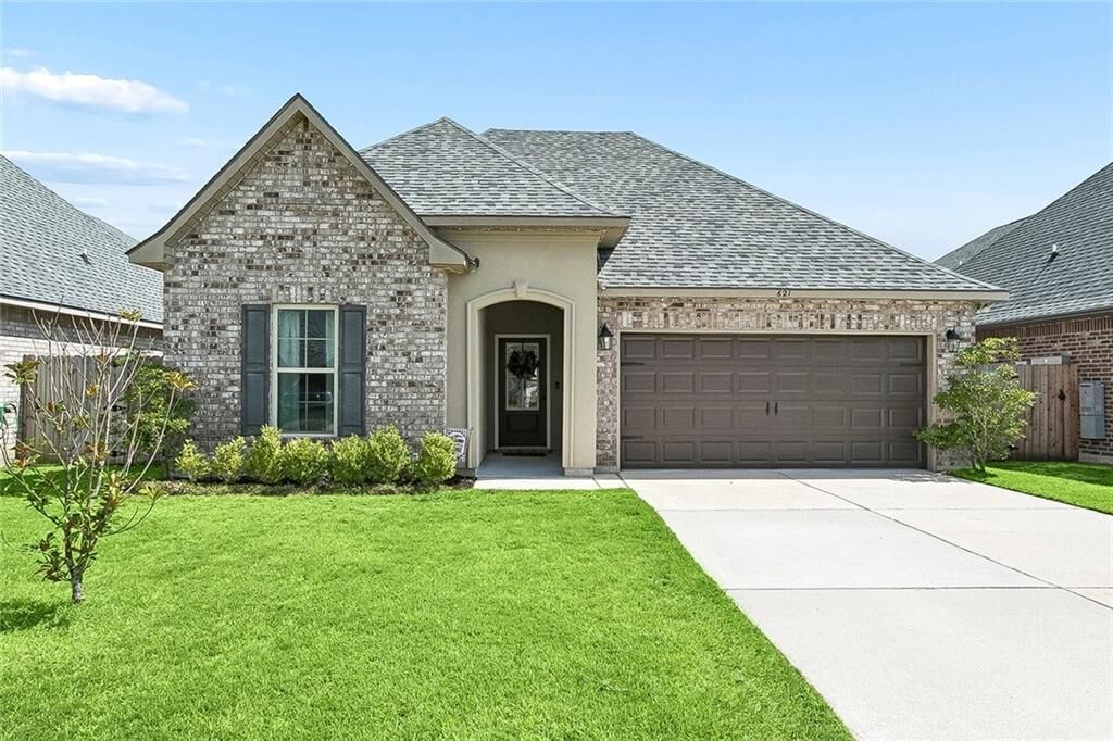 Property Photo:  621 Haaswood Lane  LA 70458 
