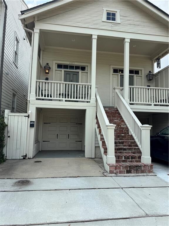 Property Photo:  2613 Carondelet Street B  LA 70130 