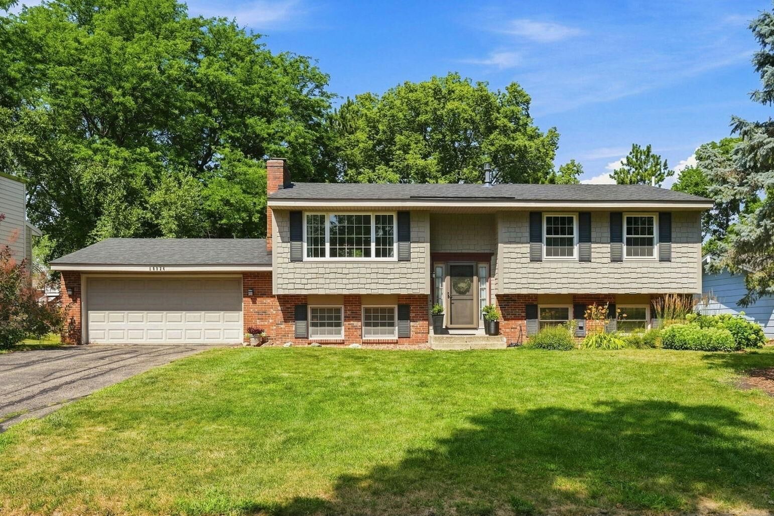 Property Photo: 10924 Hyland Terrace MN 55344