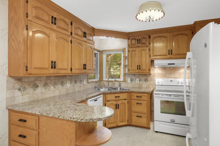 Property Photo:  1847 Fernwood Street  MN 55113 