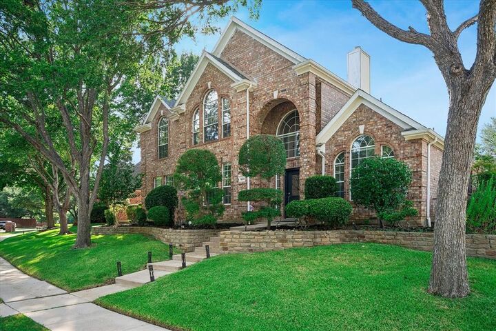 Property Photo:  1600 Shadywood Lane  TX 75028 