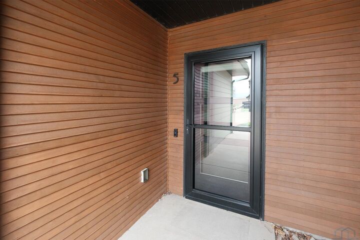 Property Photo:  710 12th Street NE 5  IA 51250 
