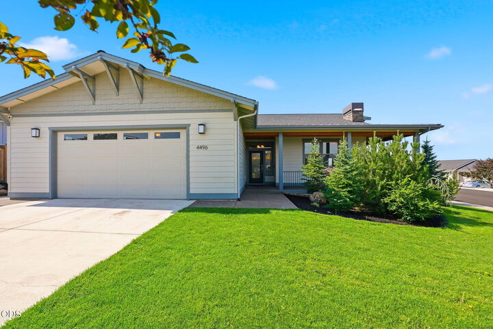 Property Photo:  4496 SW Zenith Avenue  OR 97756 