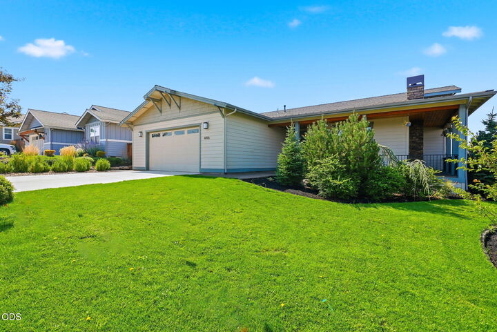 Property Photo:  4496 SW Zenith Avenue  OR 97756 