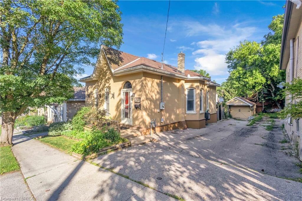 Property Photo: 17 Scarfe Avenue ON N3T 3P6