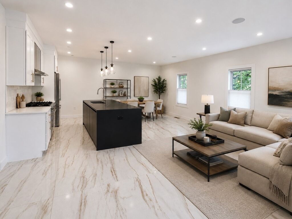 Property Photo:  13 Quincy St 13C  MA 02143 