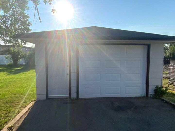 Property Photo: 325 Aberdeen Avenue AB T0M 0L0