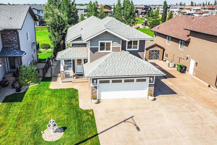 Property Photo: 5206 33A Avenue AB T4V 4E2