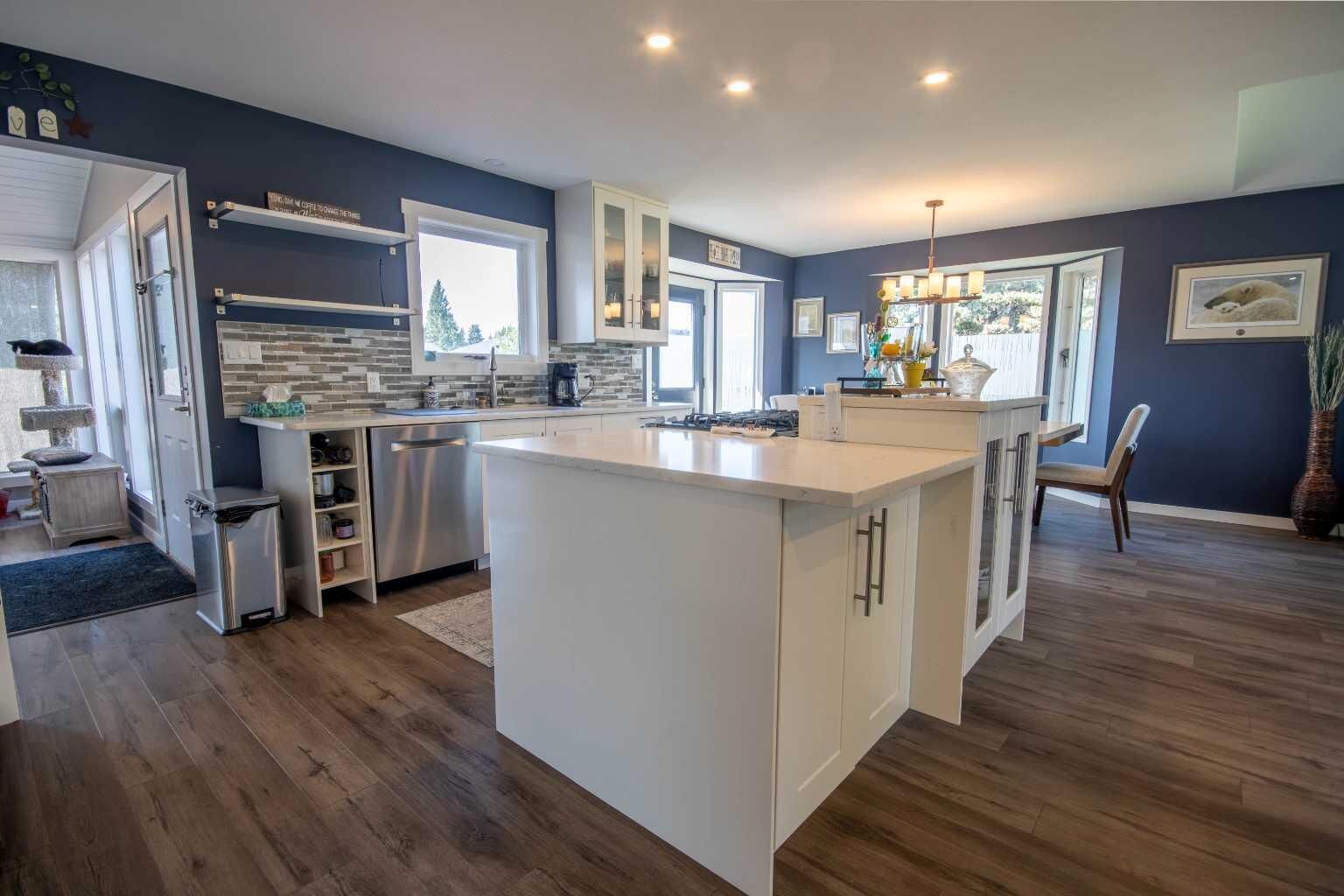 Property Photo: 550 4 Avenue SW AB T0M 1X0