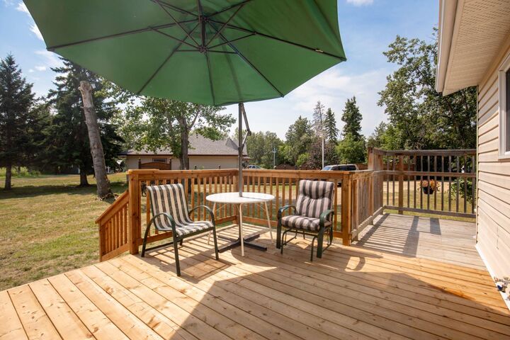 Property Photo: 56 Lakeview Avenue AB T0C 0J0
