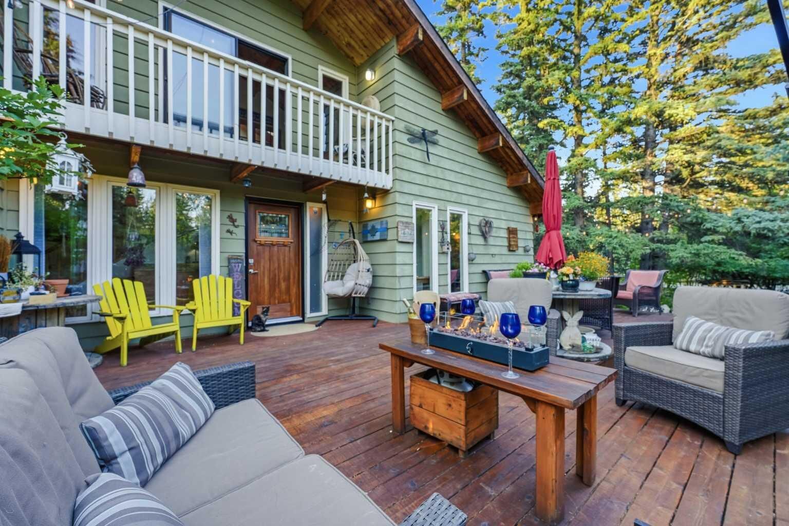 Property Photo: 23 Redwood Meadows Drive AB T3Z 1A3