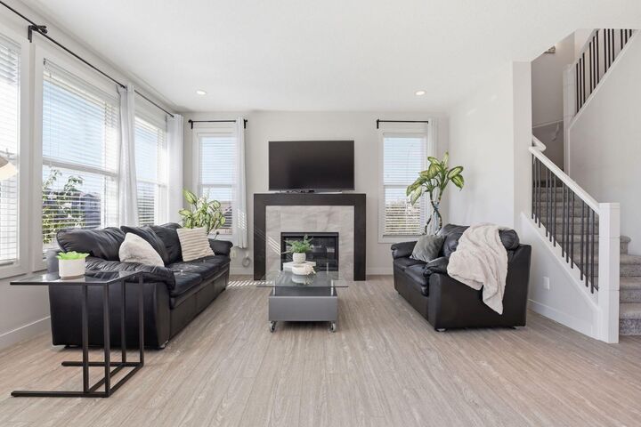 Property Photo: 4 Heritage Terrace AB T4C 0Y3