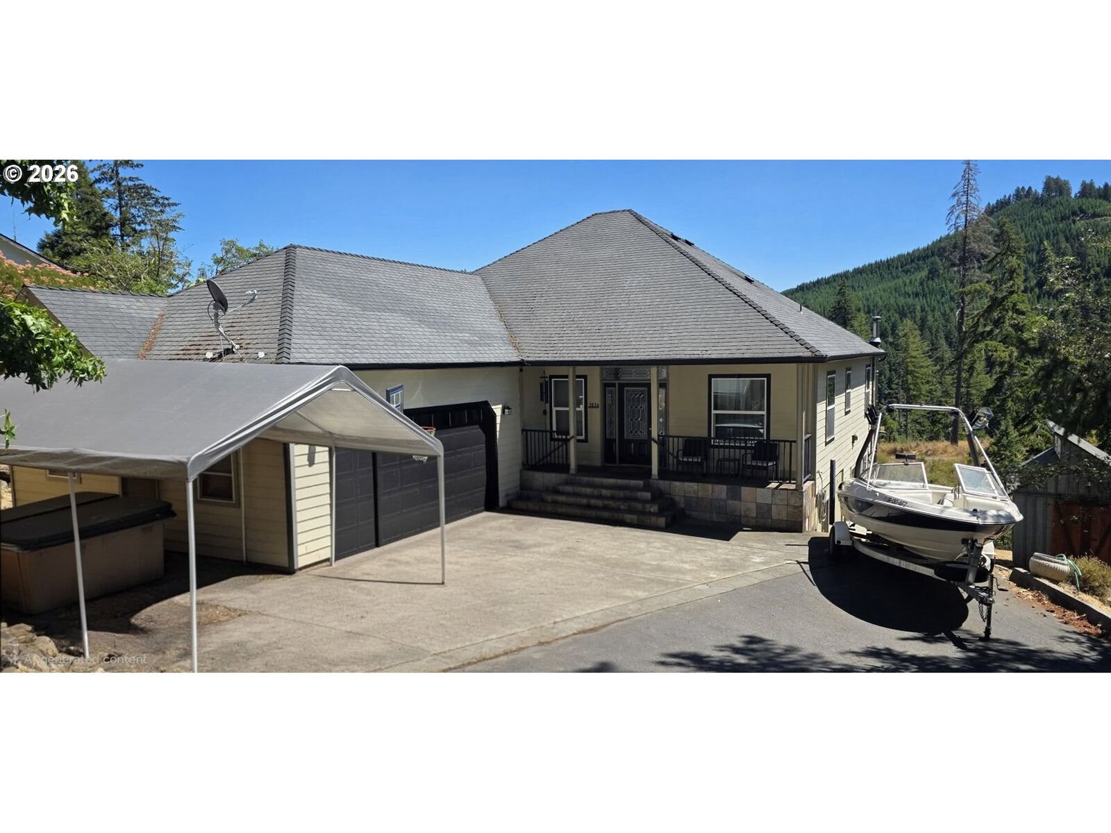 Property Photo: 1836 Lakeview Dr OR 97479
