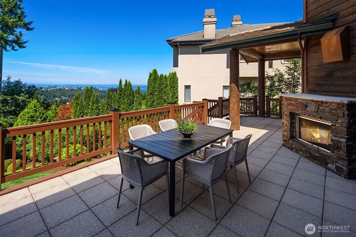 Property Photo:  6563  170th Place SE  WA 98006 
