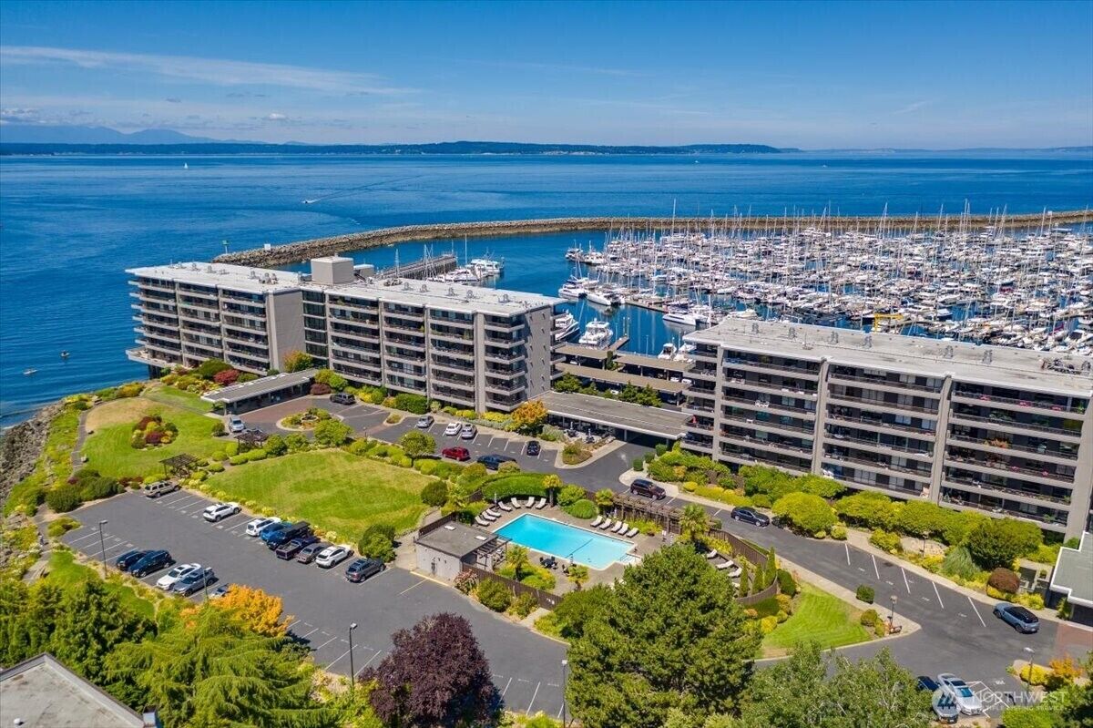Property Photo:  6535  Seaview Avenue NW 305B  WA 98117 