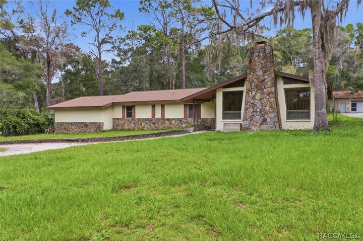 Property Photo: 2799 W Live Oak Street FL 34461