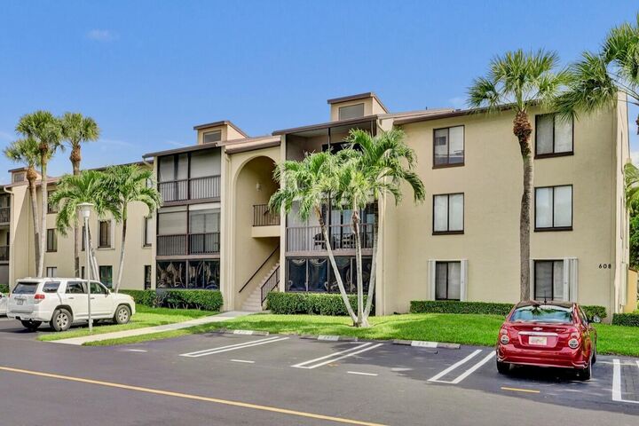 Property Photo: 608 Sea Pine Way E2 FL 33415