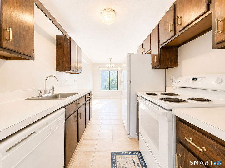Property Photo: 10 Woodsedge Drive 6A CT 06111