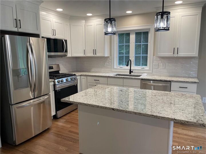 Property Photo:  12 Sleepy Hollow Pentway  CT 06335 