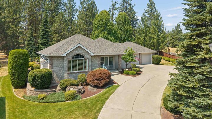 Property Photo: 7015 N East Bluff Ct WA 99208