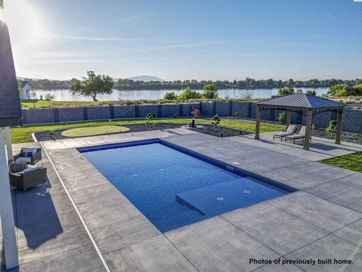 Property Photo:  851 W 56th Ave  WA 99337 