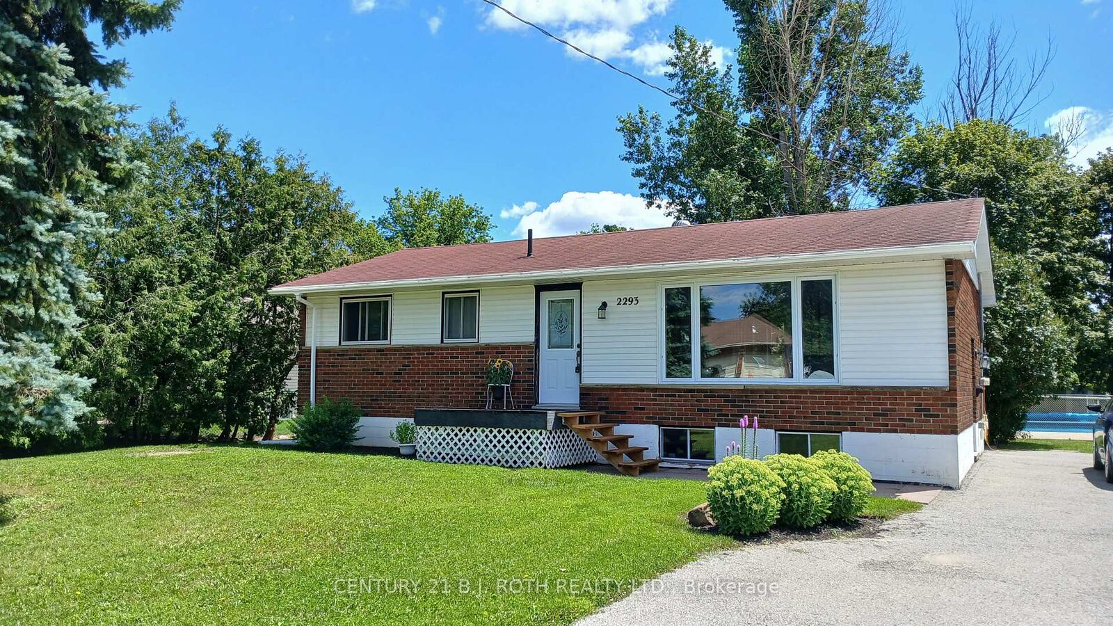 Property Photo: 2293 Victoria Street ON L9S 1J9