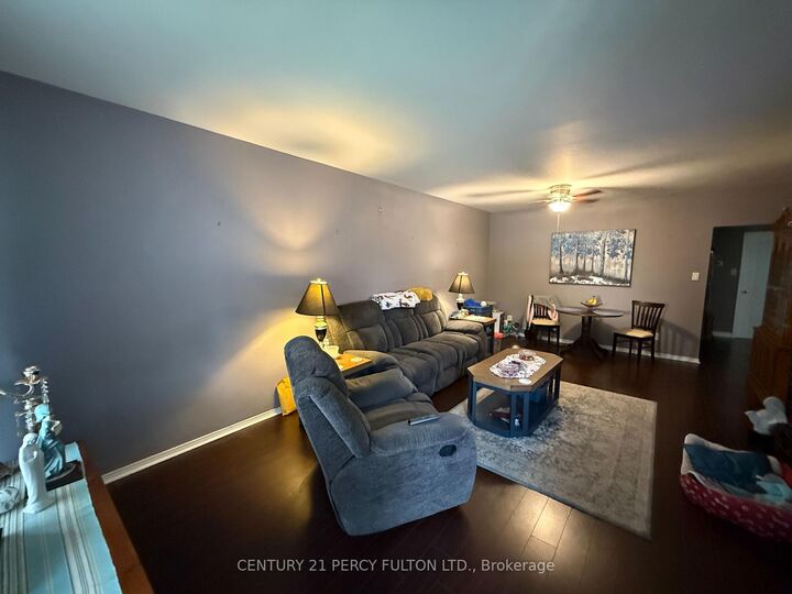 Property Photo: 220 Rosedale Drive Unit 1 ON L1N 1Z3