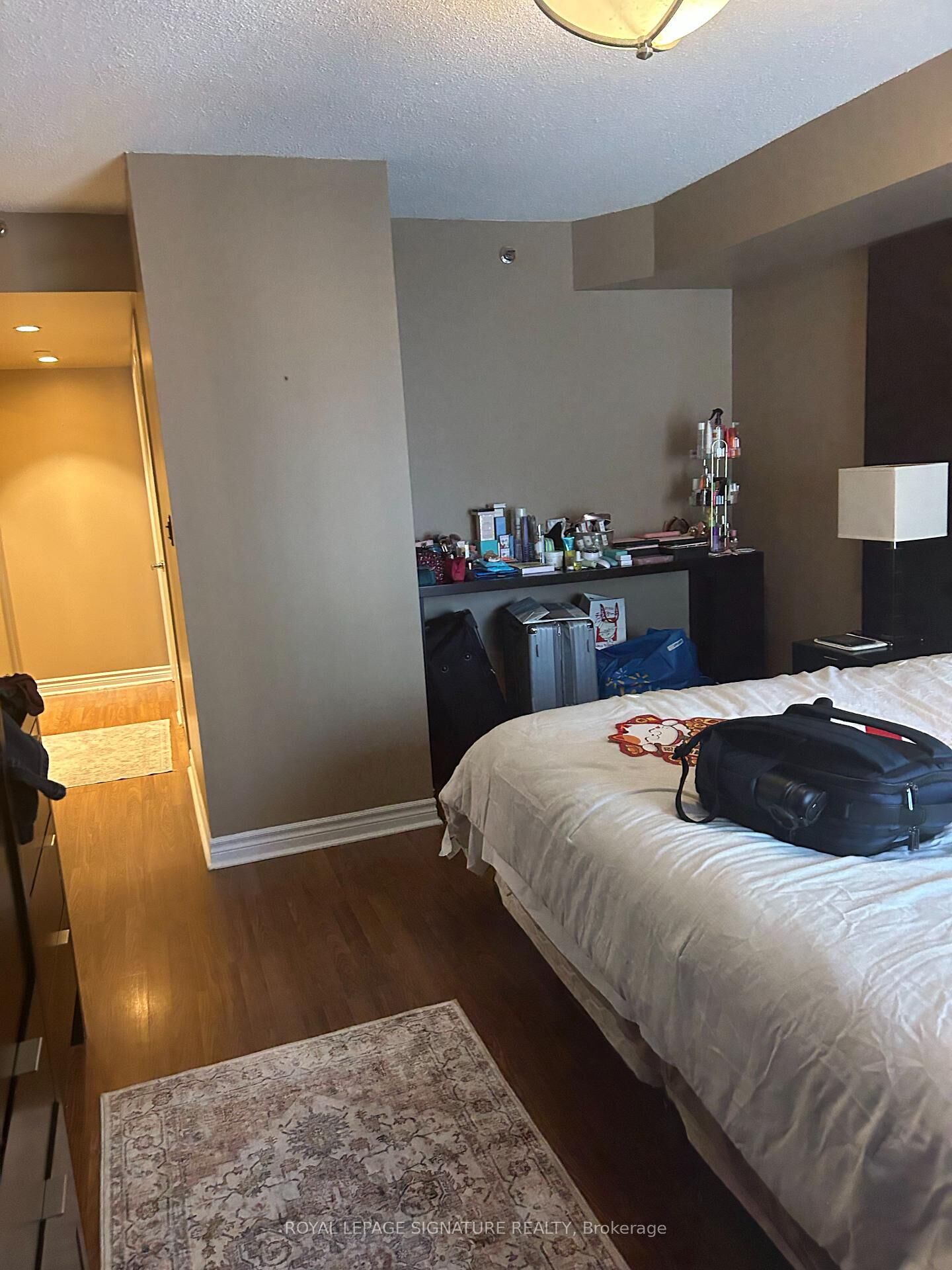 Property Photo:  