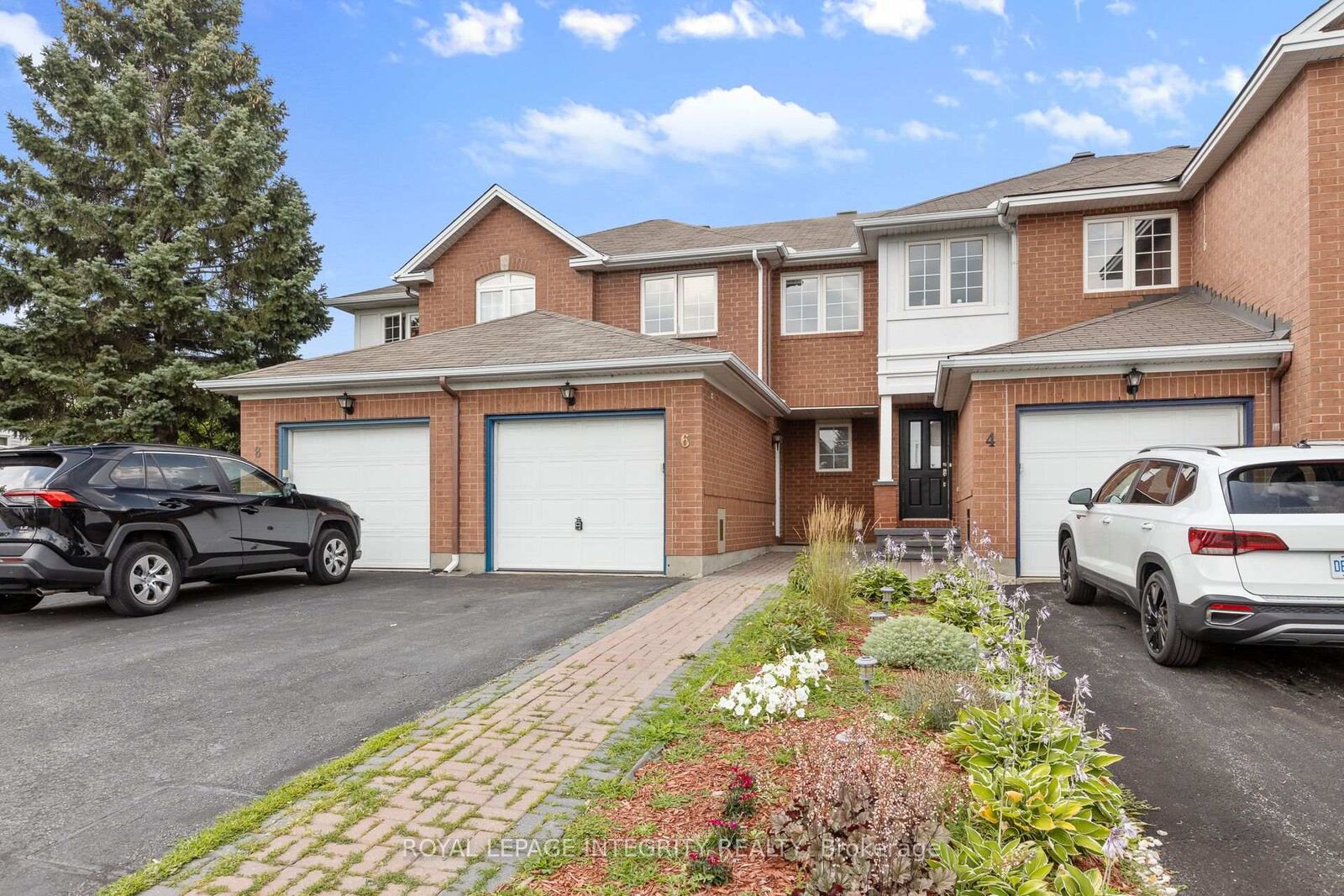 Property Photo: 6 Crystal Park Crescent ON K2C 3Z8