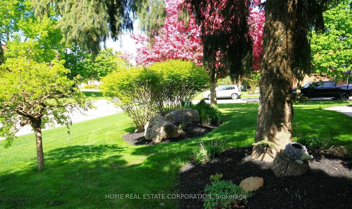Property Photo:  14 Hawthorne Road  ON L9W 6G7 