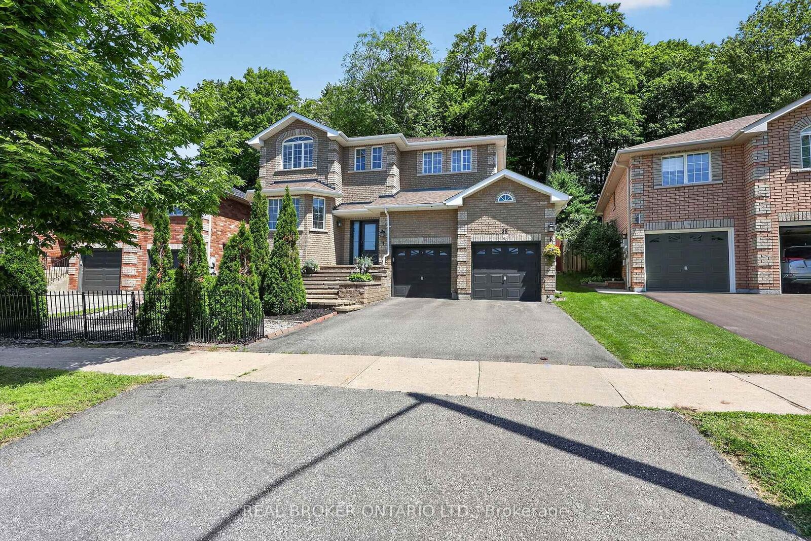 Property Photo: 35 Bloom Crescent ON L4N 0S8