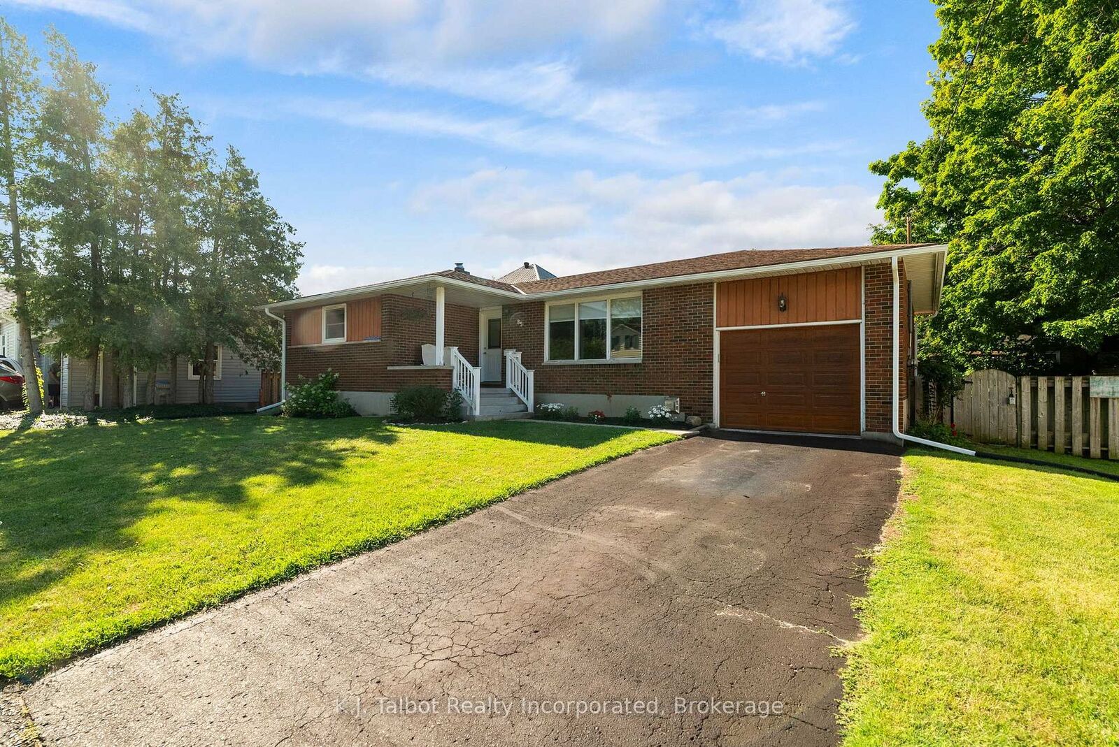 Property Photo: 85 Picton Street W ON N7A 2C4