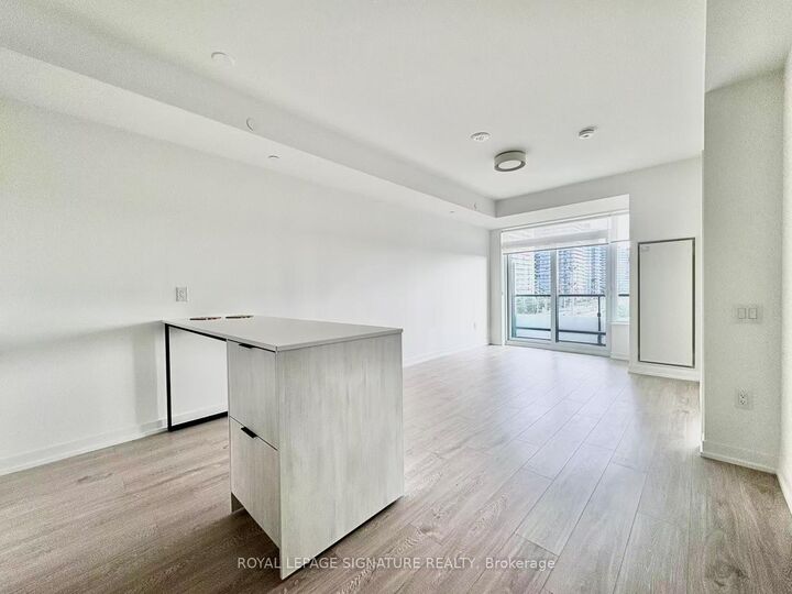 Property Photo: 2485 Eglinton Avenue W 618 ON L5M 2V8