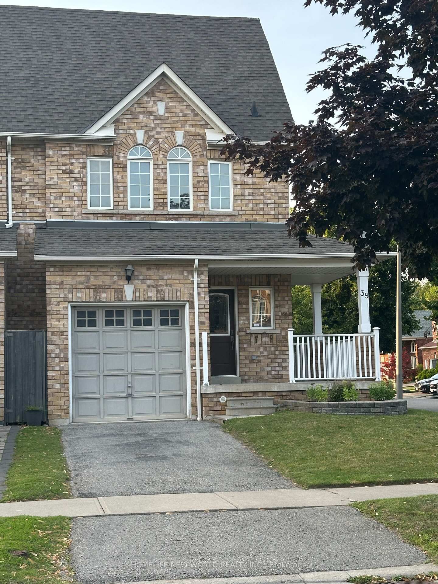 Property Photo: 38 Gateway Court ON L1R 3M9