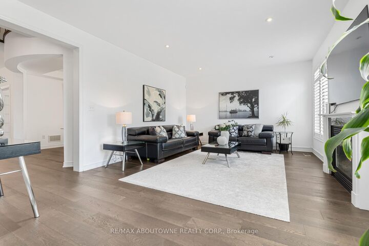 Property Photo: 3308 Liptay Avenue ON L6M 0N1