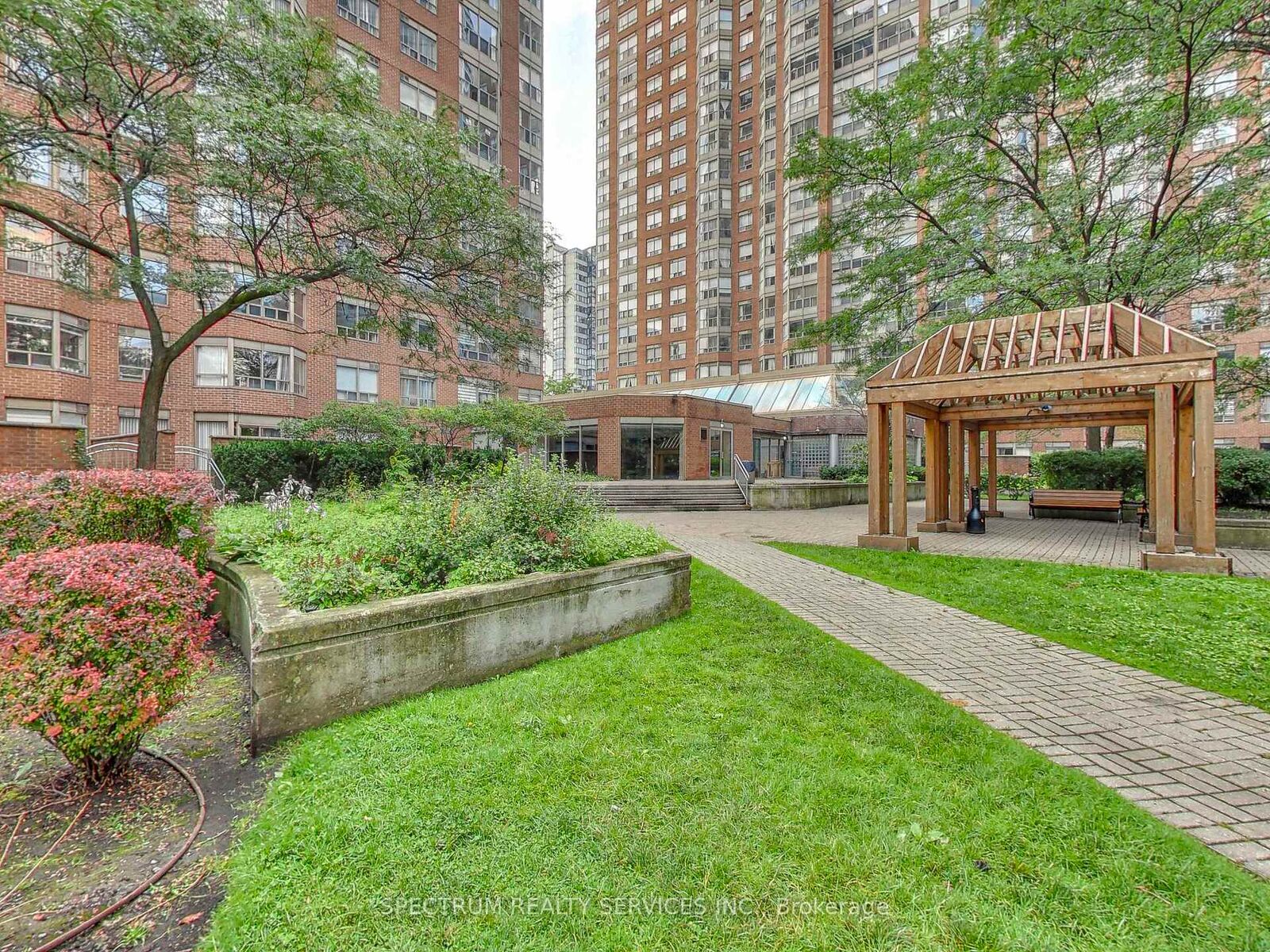 Photo de la propriété:  325 Webb Drive 1603E  ON L5B 4A1 