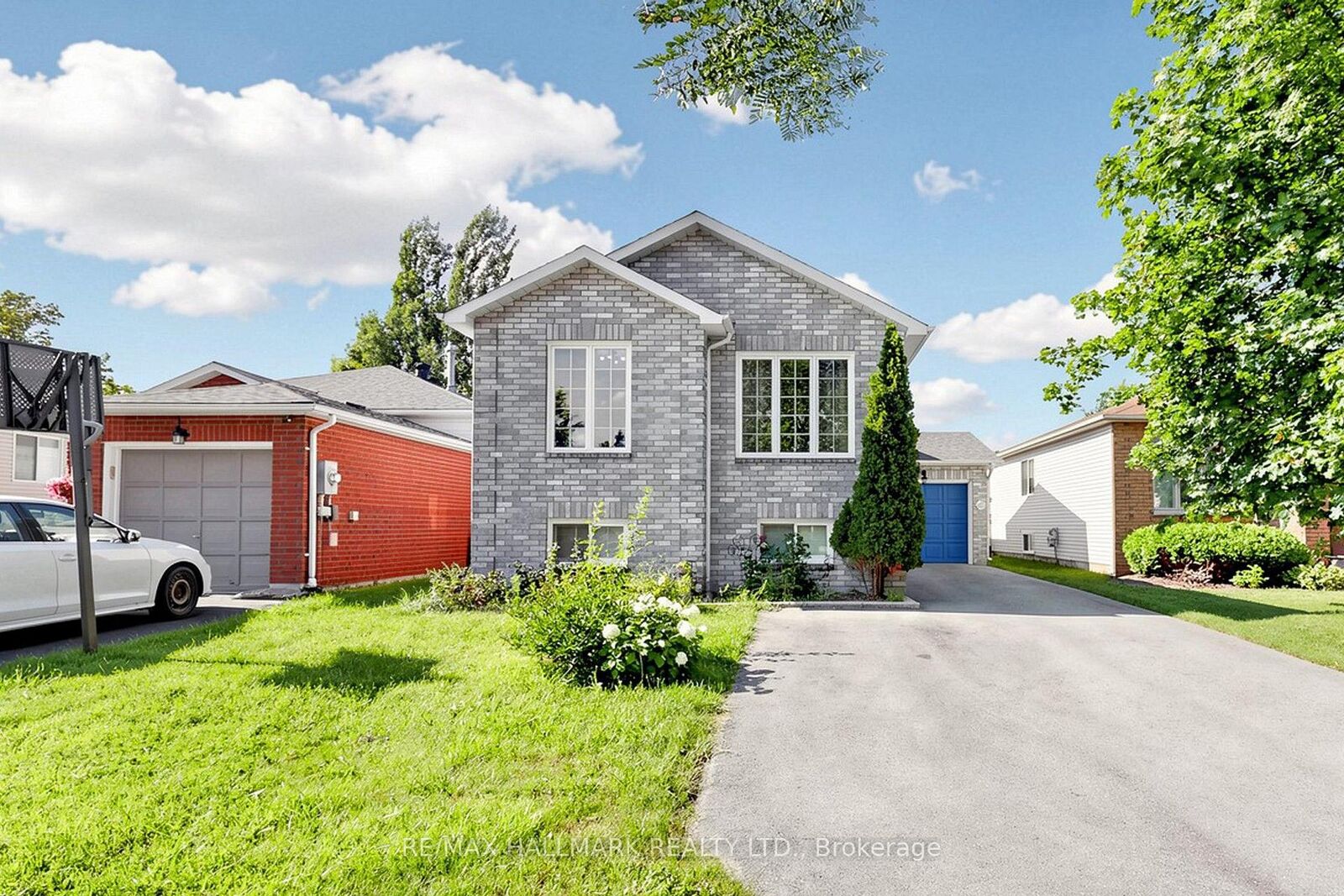 Property Photo:  90 Barre Drive  ON L4N 7P1 