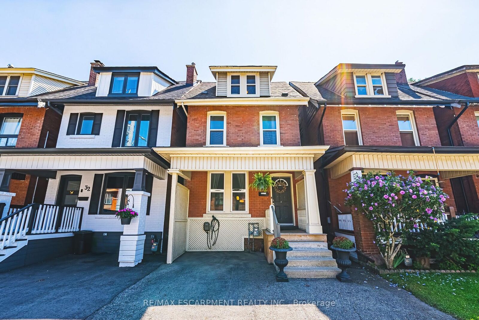 Property Photo: 30 Cumberland Avenue ON L8M 1Y7