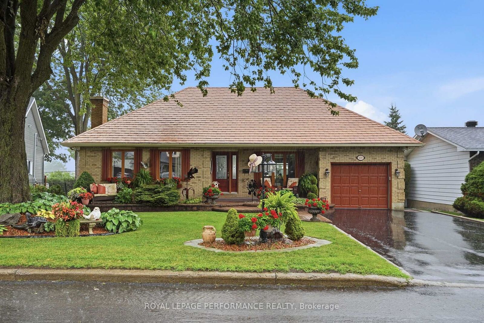 Property Photo: 600 Parisien Street ON K6A 3B6