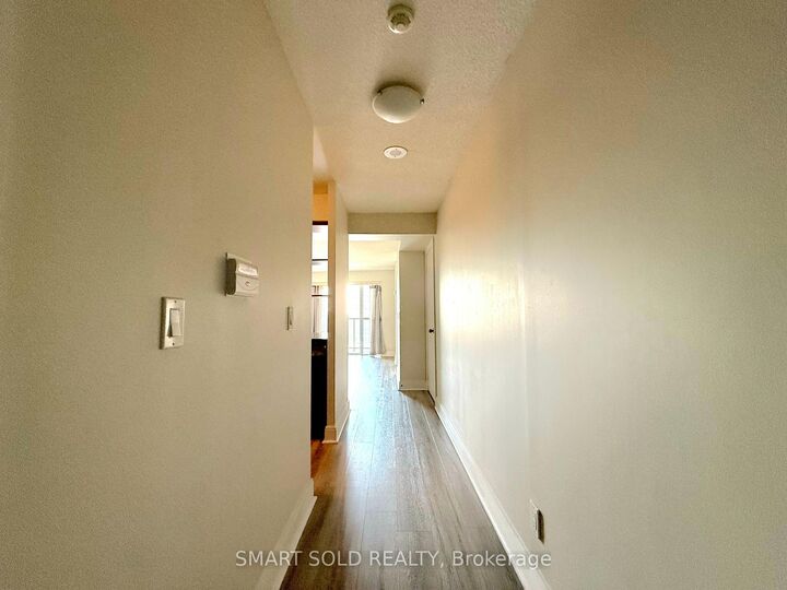 Property Photo:  135 Village Green Square 922  ON M1S 0G4 