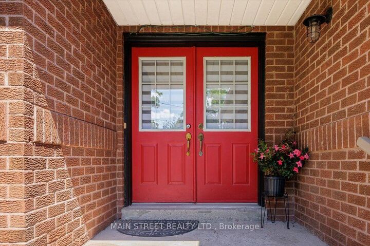 Property Photo: 49 Circle Ridge Drive ON L4P 2H2