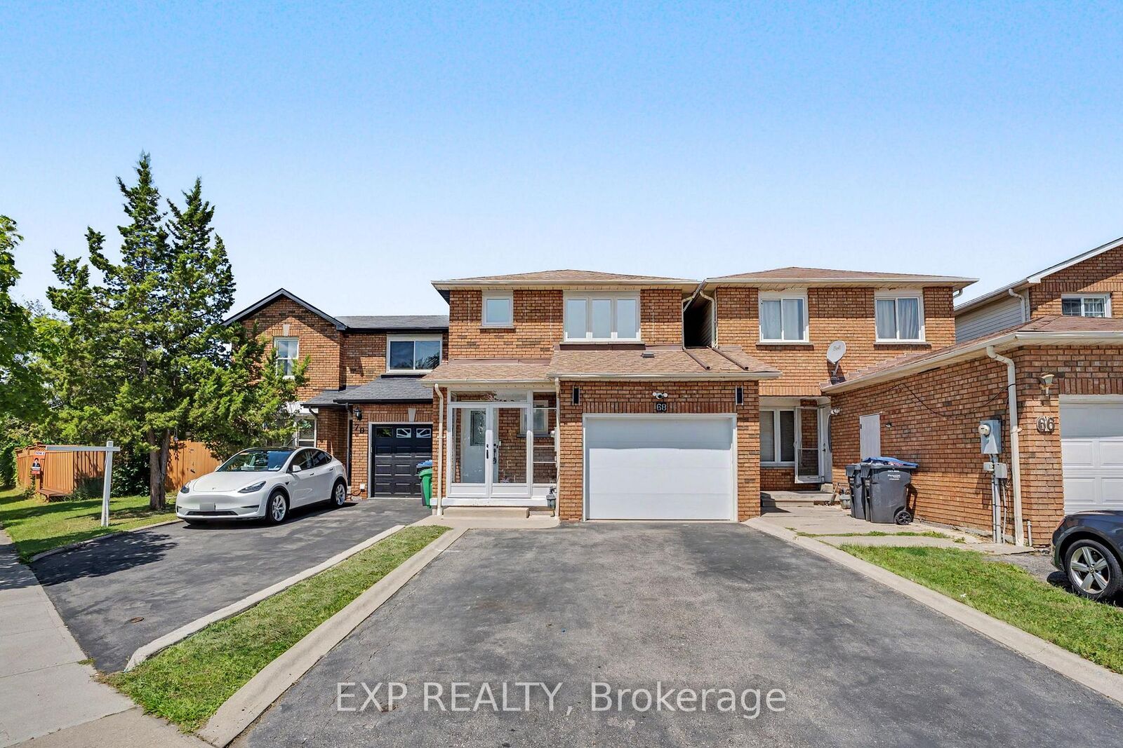 Property Photo:  68 Tulip Drive  ON L6Y 3W7 