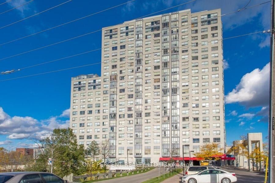 Property Photo: 2550 Lawrence Avenue E 402 ON M1P 4Z3