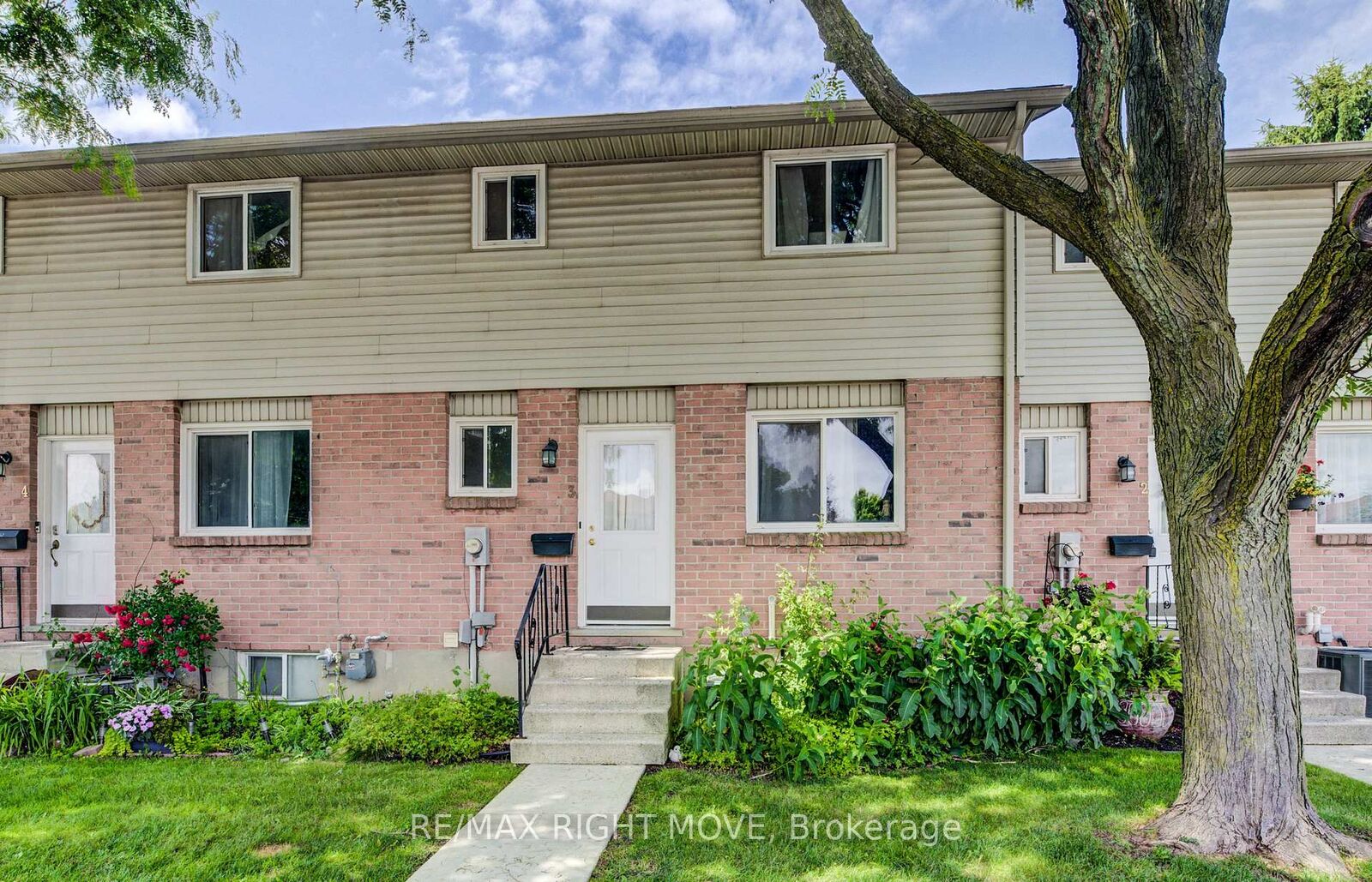 Property Photo:  486 Springbank Avenue N 3  ON N4T 1K8 
