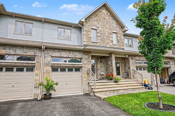 Property Photo:  227 King Street  ON K7C 0G9 