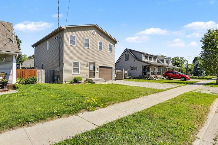 219 Picton Street E — photo 1