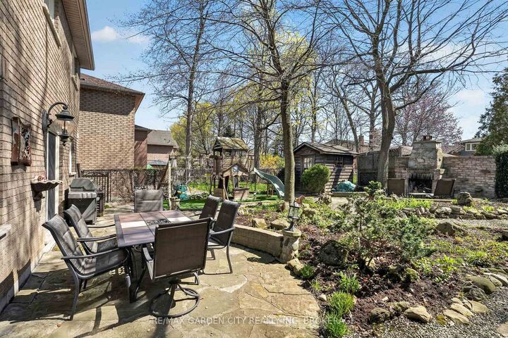 Property Photo: 734 Brigadoon Drive ON L9C 7S2