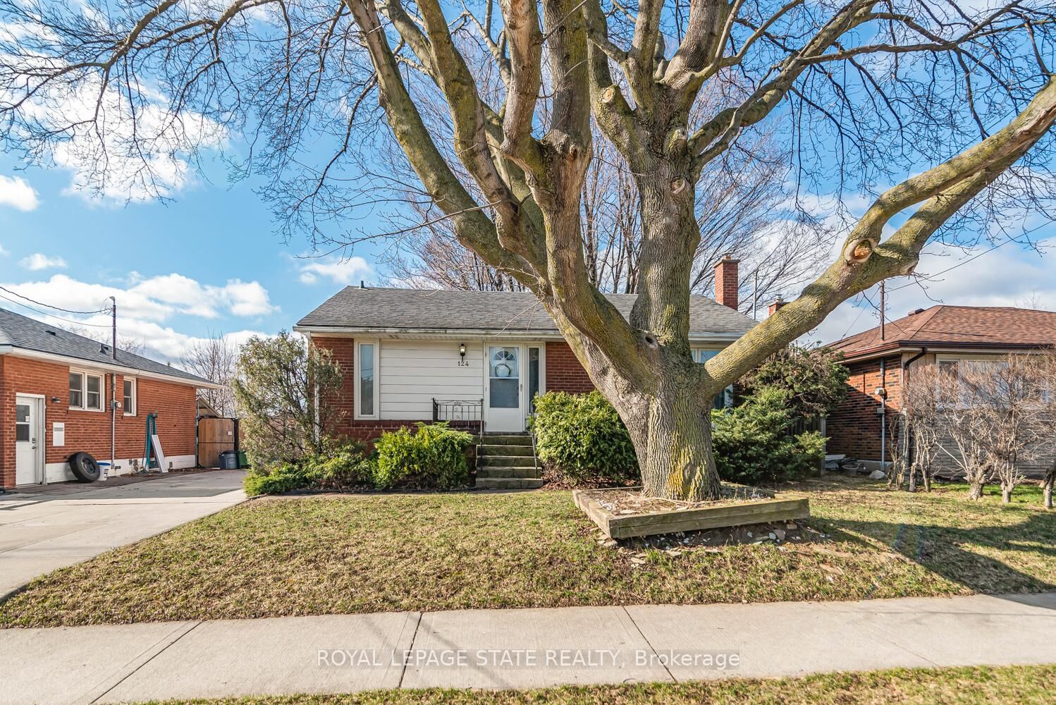 Property Photo: 124 Broker Drive ON L8T 2B8